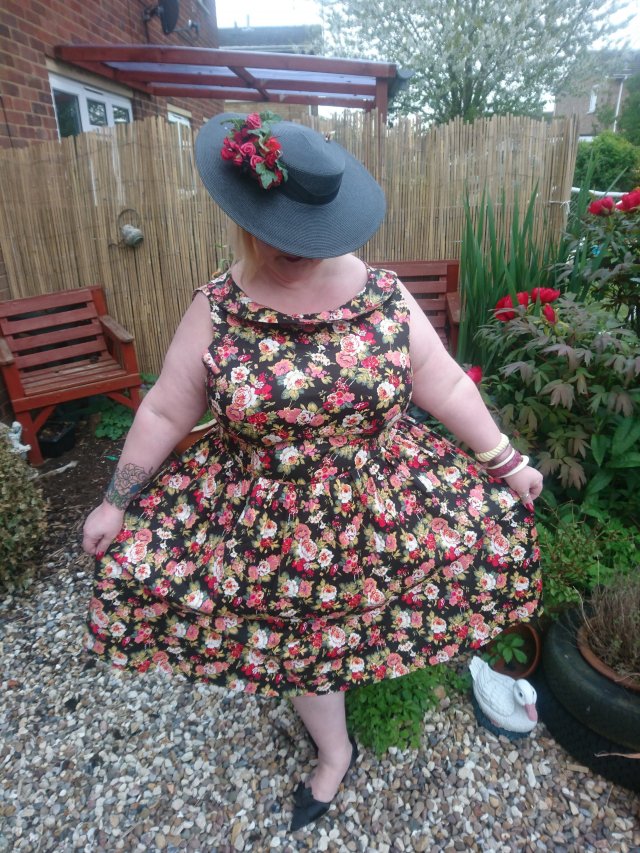 dolly-and-dotty, lucy-loves-violet, cindy-dress, plus-size, plus-size-fashion, repro-fashion, vintage-fashion, fatshionista, floral-dress, shawl-collar, vintage-dress, plus-size-vintage, ps-blogger, award-winning-blogger