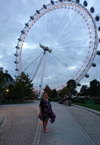 london, road-trip. plus-size, plus-size-blogger, simply-be, the-bodyguard, london-eye, Dominion-theatre, blogger, psblogger, theatre-trip, selfridges, VQ-Restaurant, Lush-Oxford-Street