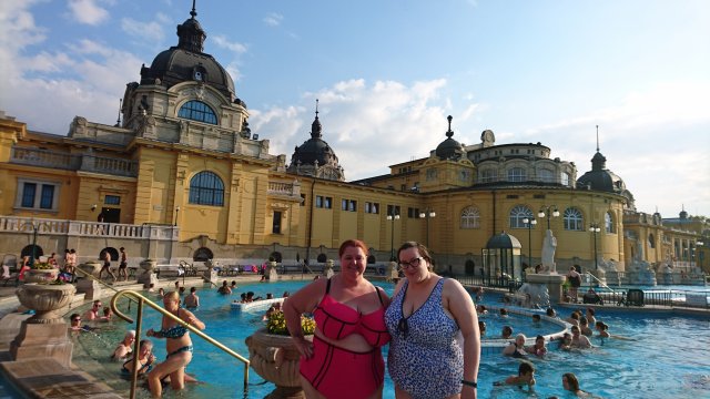 budapest, road-trip, city-break, hungary, ps-bloggers, ewa-michalak, luton, plus-size-bloggers, plus-size, bloggers, blog, travel-blog, danube-river, ruin-bars, thermal-spas, Széchenyi-Thermal-Bath, Il-Terzo-Cerchio, Bar-Szimpla, tram-system, 