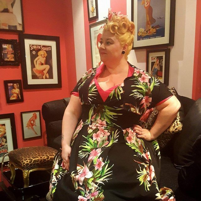 pin-up-girl-clothing, pin-up-girl, pug-girl-for-life, vintage-style, vintage-dress, plus-size-vintage, plus-size-blog, plus-size-blogger, plus-size-fashion, fatshionista, award-winning-blogger, award-winning-plus-size-blogger, london, hula-nails, train-travel, fontaines, cocktail-bar
