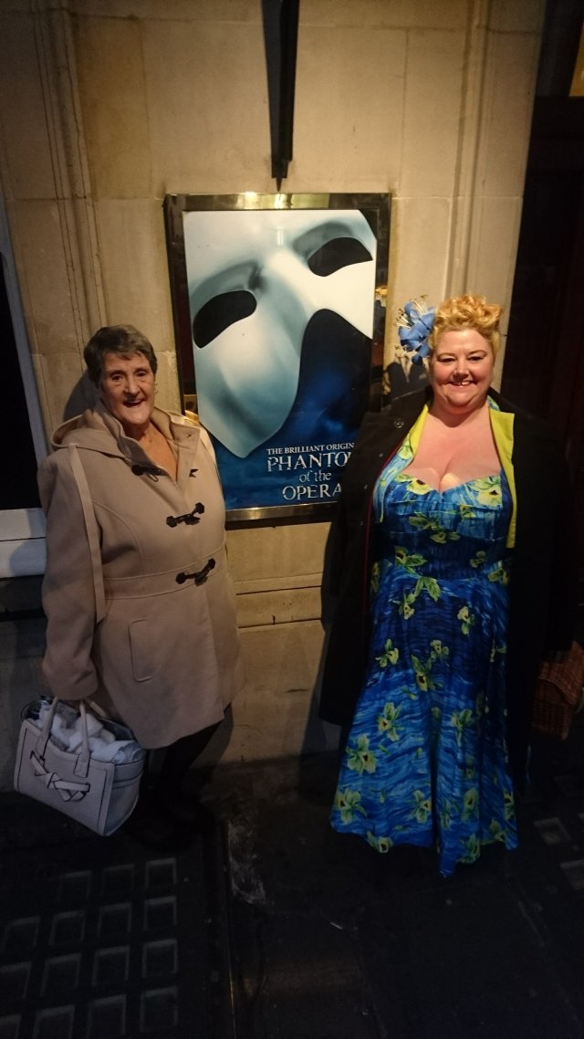 west-end-theatre, the-phantom-of-the-opera, the-bodyguard, vq-london, fortnum-and-mason, the-wine-bar, london-town, adventures, family-time, mother-daughter-day, poodle-hair, vintage-girl, vintage-style, vintage-hair, pin-up-girl-clothing