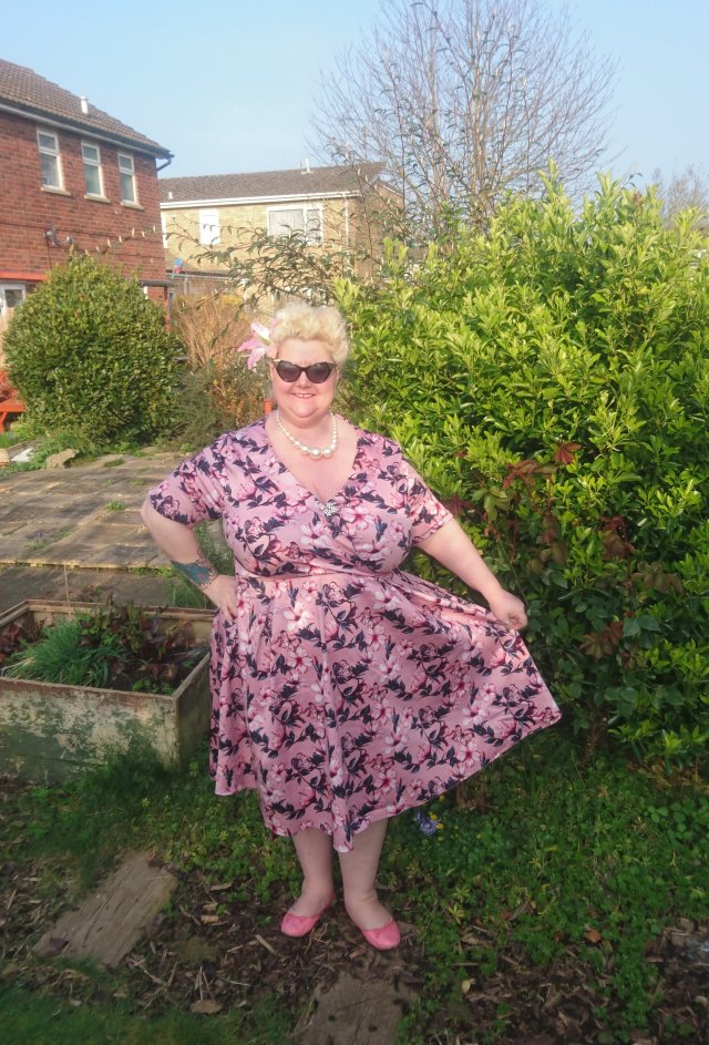 lady-voluptuous, ladyvlondon, yours-clothing, roxy-dress, vintage-style, repro-vintage, vintage-girl, plus-size-fashion, plus-size-clothing, plus-size-vintage, vintage-fatshionista, floral-dress, lady-voluptuous-roxy-dress