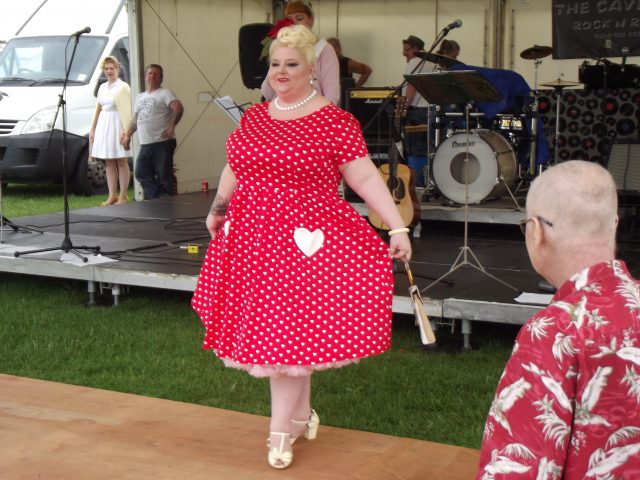 plus-size-clothing, plus-size-fashion, fatshion, fatshionista, vintage-style, vintage-clothing, vintage-girl, vintage-bag, vintage-hat, plus-size-blogger, ps-blogger, fblogge, enfield, enfield-pageant-of-vintage, vintage-village, loula-beau, hotties-vintage, classic-cars, catwalk, 