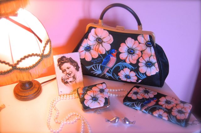https://www.retrostylehandbag.com/listing/211128421/retro-handbag-set-vintage-handbag