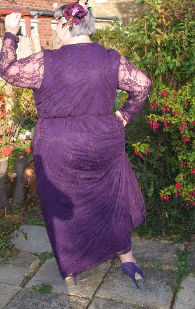 yours clothing, maxi dress, lace dress, plus size fashion, plus size clothing, psblogger, plus size woman, plus size model, lace dress, purple dress, long dress, occasion wear, hair flowers, flowers by Janey_67