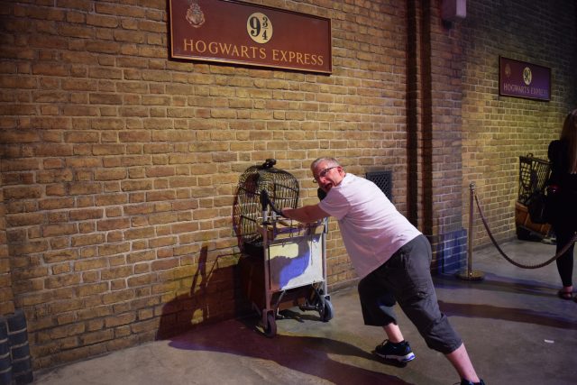 harry potter, warner brothers studio, harry potter studio tour, forbidden forest, diagon alley, hogwarts, watford, butterbeer, platform 9 3/4, hogsmead, dobby, fawkes, behind the scenes, pottermore, hufflepuff forever