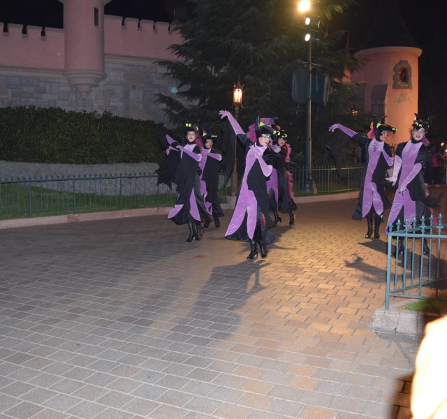 annettes, disneyland paris, mickeys soiree, halloween, halloween soiree, fancy dress, merida, elsa, 50's diner, illuminations, parade, disney parade, disney villains, boo brown, blogger holiday, blogger adventures, 