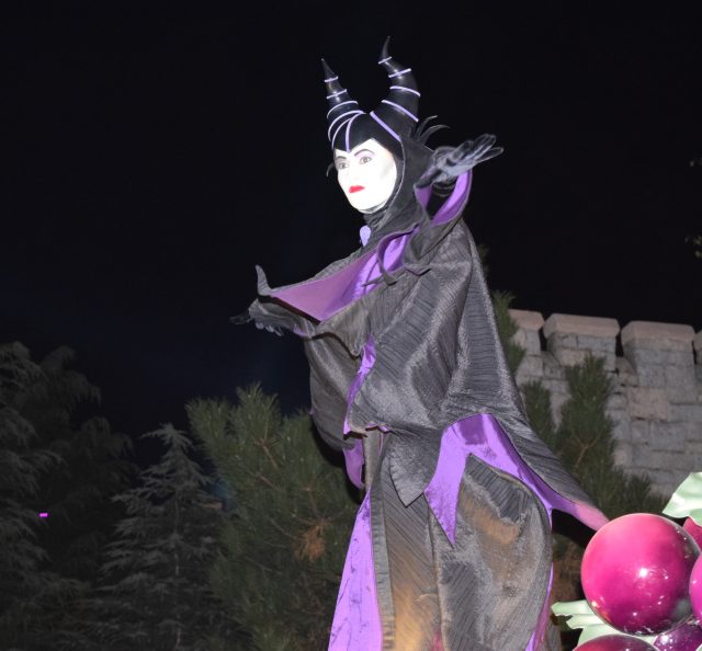 annettes, disneyland paris, mickeys soiree, halloween, halloween soiree, fancy dress, merida, elsa, 50's diner, illuminations, parade, disney parade, disney villains, boo brown, blogger holiday, blogger adventures, 