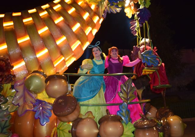 annettes, disneyland paris, mickeys soiree, halloween, halloween soiree, fancy dress, merida, elsa, 50's diner, illuminations, parade, disney parade, disney villains, boo brown, blogger holiday, blogger adventures, 