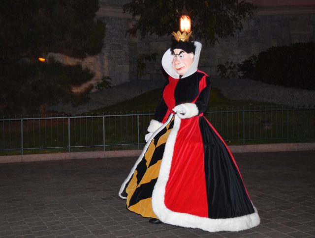 annettes, disneyland paris, mickeys soiree, halloween, halloween soiree, fancy dress, merida, elsa, 50's diner, illuminations, parade, disney parade, disney villains, boo brown, blogger holiday, blogger adventures, 