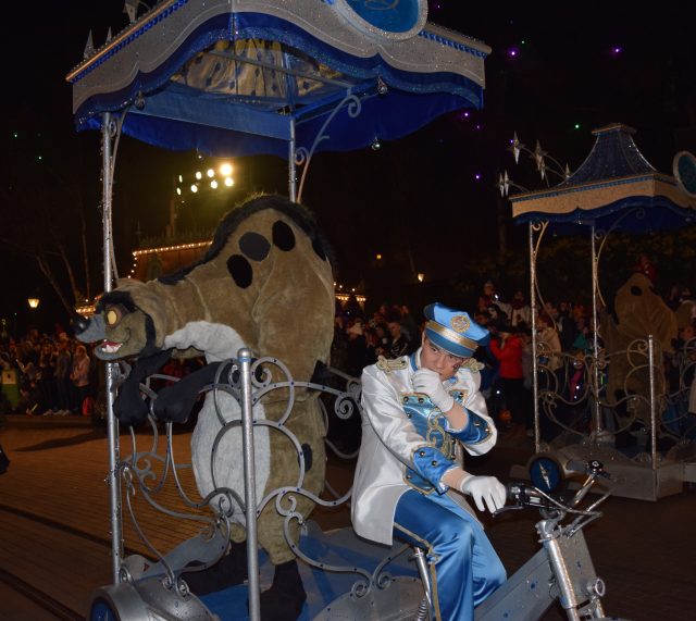 annettes, disneyland paris, mickeys soiree, halloween, halloween soiree, fancy dress, merida, elsa, 50's diner, illuminations, parade, disney parade, disney villains, boo brown, blogger holiday, blogger adventures, 