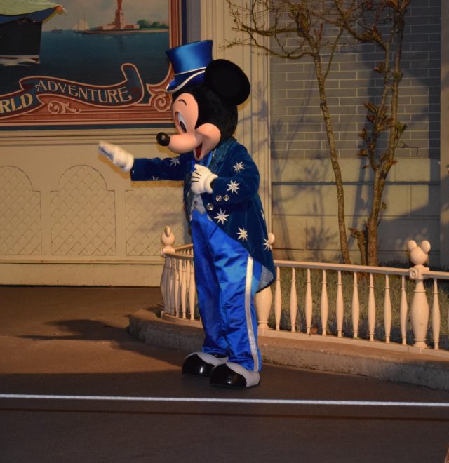 annettes, disneyland paris, mickeys soiree, halloween, halloween soiree, fancy dress, merida, elsa, 50's diner, illuminations, parade, disney parade, disney villains, boo brown, blogger holiday, blogger adventures, 