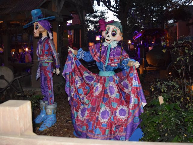 annettes, disneyland paris, mickeys soiree, halloween, halloween soiree, fancy dress, merida, elsa, 50's diner, illuminations, parade, disney parade, disney villains, boo brown, blogger holiday, blogger adventures, 