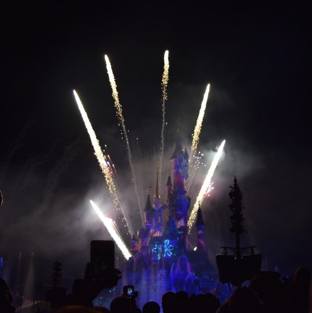 annettes, disneyland paris, mickeys soiree, halloween, halloween soiree, fancy dress, merida, elsa, 50's diner, illuminations, parade, disney parade, disney villains, boo brown, blogger holiday, blogger adventures, 