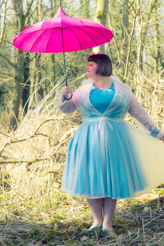 photoshoot, plus size photoshoot, plus size model, plus size modelling, plus size clothing, plus size dress, pin up girl clothing, elements rainwear, vivien of holloway dress, fotopositief photography, abington park, northampton, vintage style clothing, vintage style photoshoot, plus size vintage, vintage rainwear, hair accessories, hair flowers