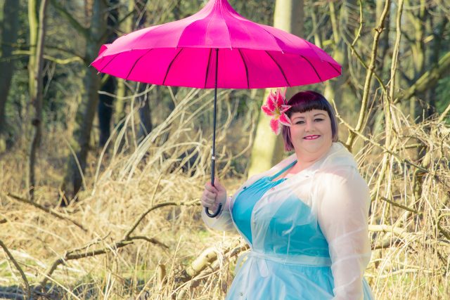 photoshoot, plus size photoshoot, plus size model, plus size modelling, plus size clothing, plus size dress, pin up girl clothing, elements rainwear, vivien of holloway dress, fotopositief photography, abington park, northampton, vintage style clothing, vintage style photoshoot, plus size vintage, vintage rainwear, hair accessories, hair flowers