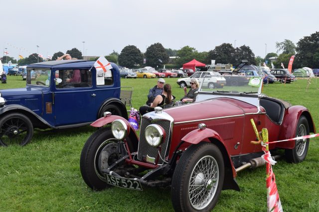 enfield vintage pageant, modelling, catwalk, lindybop dress, hotties vintage, miss ava's millinery, rock n roll, strolling, house of drewvid, car rally, vintage event, uk vintage, plus size girl, plus size model, plus size clothing, plus size fatshionista