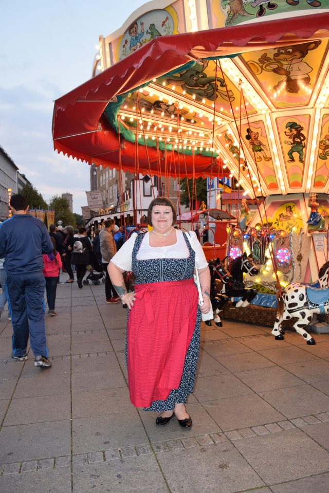 dirndl, dirndl dress, wenger austrian style, stuttgart, germany, cannstatter volksfest, cannstatter wasen, city breaks, european city breaks, short breaks, german holiday, trip to germany, solo traveller, plus size adventures, plus size travel, eurowings, dirndl apron, dirndl blouse, traditional dress, lederhosen, national costume, german costume, oktoberfest 2018 , betty bangs, short fringe, micro fringe, bob hairstyle, short bob