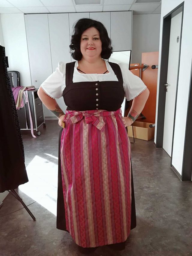 dirndl, dirndl dress, wenger austrian style, stuttgart, germany, cannstatter volksfest, cannstatter wasen, city breaks, european city breaks, short breaks, german holiday, trip to germany, solo traveller, plus size adventures, plus size travel, eurowings, dirndl apron, dirndl blouse, traditional dress, lederhosen, national costume, german costume, oktoberfest 2018 