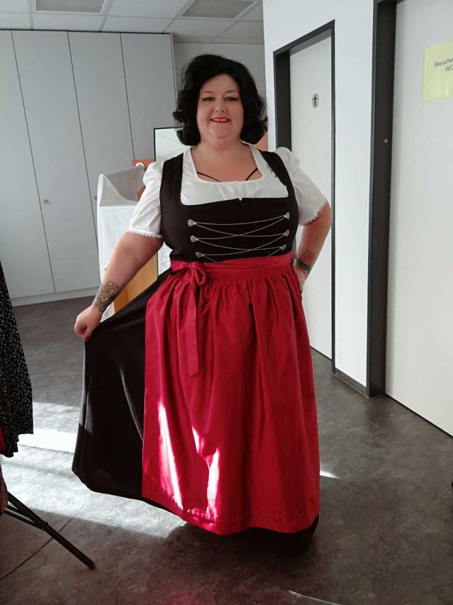 dirndl, dirndl dress, wenger austrian style, stuttgart, germany, cannstatter volksfest, cannstatter wasen, city breaks, european city breaks, short breaks, german holiday, trip to germany, solo traveller, plus size adventures, plus size travel, eurowings, dirndl apron, dirndl blouse, traditional dress, lederhosen, national costume, german costume, oktoberfest 2018 