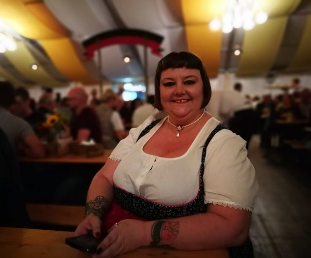 dirndl, dirndl dress, wenger austrian style, stuttgart, germany, cannstatter volksfest, cannstatter wasen, city breaks, european city breaks, short breaks, german holiday, trip to germany, solo traveller, plus size adventures, plus size travel, eurowings, dirndl apron, dirndl blouse, traditional dress, lederhosen, national costume, german costume, oktoberfest 2018 , betty bangs, short fringe, micro fringe, bob hairstyle, short bob