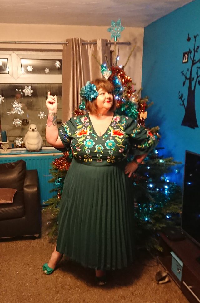 unique vintage, goldwyn dress, plus size gown, plus size dress, plus size fashion, plus size fatshion, plus size style, plus size vintage style, vintage style, bodyposi, bopo warrior, asos curve, asos design curve, green embroidered midi dress, ASOS plus size dress, Pandora necklace, irregular choice shoes, 