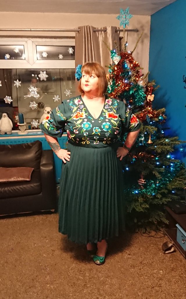 unique vintage, goldwyn dress, plus size gown, plus size dress, plus size fashion, plus size fatshion, plus size style, plus size vintage style, vintage style, bodyposi, bopo warrior, asos curve, asos design curve, green embroidered midi dress, ASOS plus size dress, Pandora necklace, irregular choice shoes, 