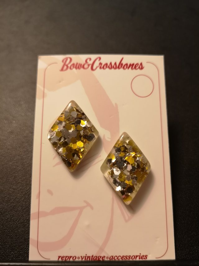 Bow and Crossbones, Bow and Crossbones Jewellery, Fakelite Jewellery, Goddess Bangles, Stud Earrings, Hooped Earrings, Vixen by Micheline Pitt Dresses, Haunted Honey Dress, Plus Size Clothing, Plus Size Style, SIze 26 Style, Plus Size Girl, Plus Size Advocate, Plus Size Fashionista