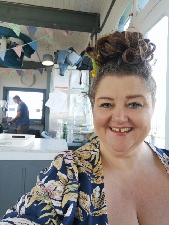 Le Keux, Le Keux Essex, Le Keux Vintage Salon, The Face of Le Keux 2020, Southend on Sea, Airbnb, Vintage Photoshoot, Plus Size Modelling, Plus Size Adventures, Size 26 Style, Plus Size Vintage