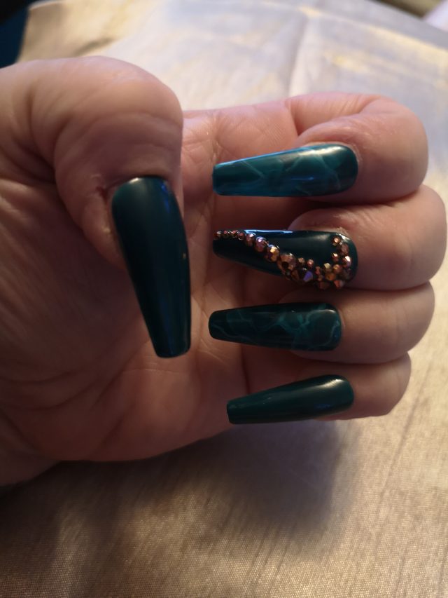 nails, acrylic nails, false nails, stick on nails, glue on nails, nail art, nail decorations, nail paint, gel nails, plus size bloggre, plus size writer, plus size adventures, plus size fashion, plus size reviews, plus size 