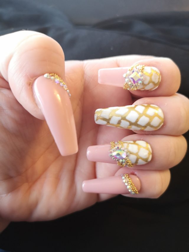 nails, acrylic nails, false nails, stick on nails, glue on nails, nail art, nail decorations, nail paint, gel nails, plus size bloggre, plus size writer, plus size adventures, plus size fashion, plus size reviews, plus size 