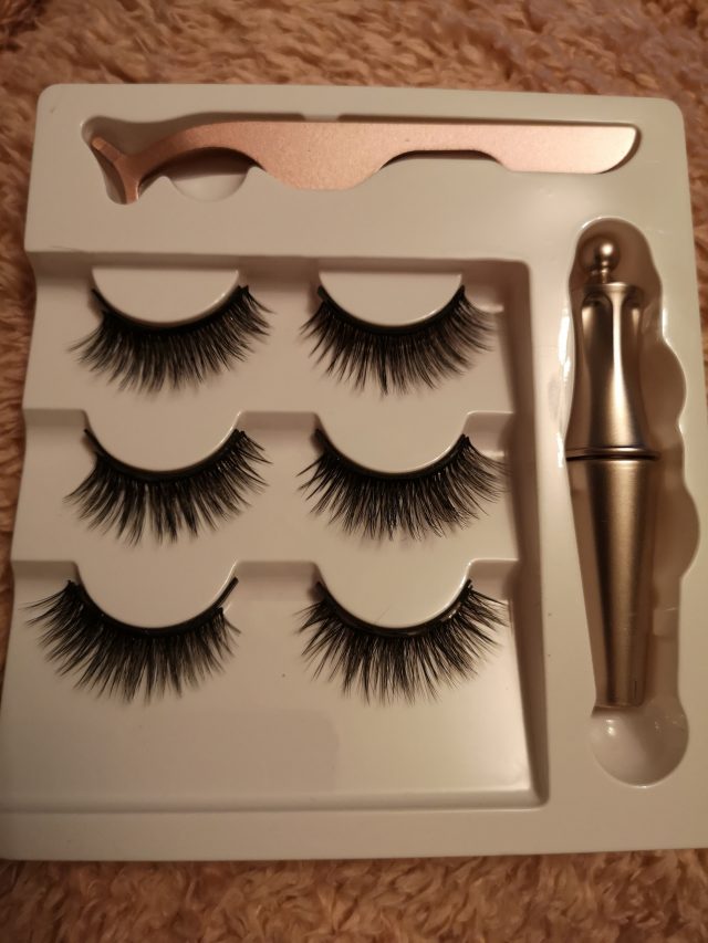 false lashes, false eyelashes, fake lashes, mink lashes, salon lashes, lash extensions, magnetic lashes, magnetic eyelashes, magnetic false lashes, magnetic eyeliner, plus size reviews, plus size blogger, plus size adventures, plus size photoshoots, plus size style, size 26 style, fatshionista