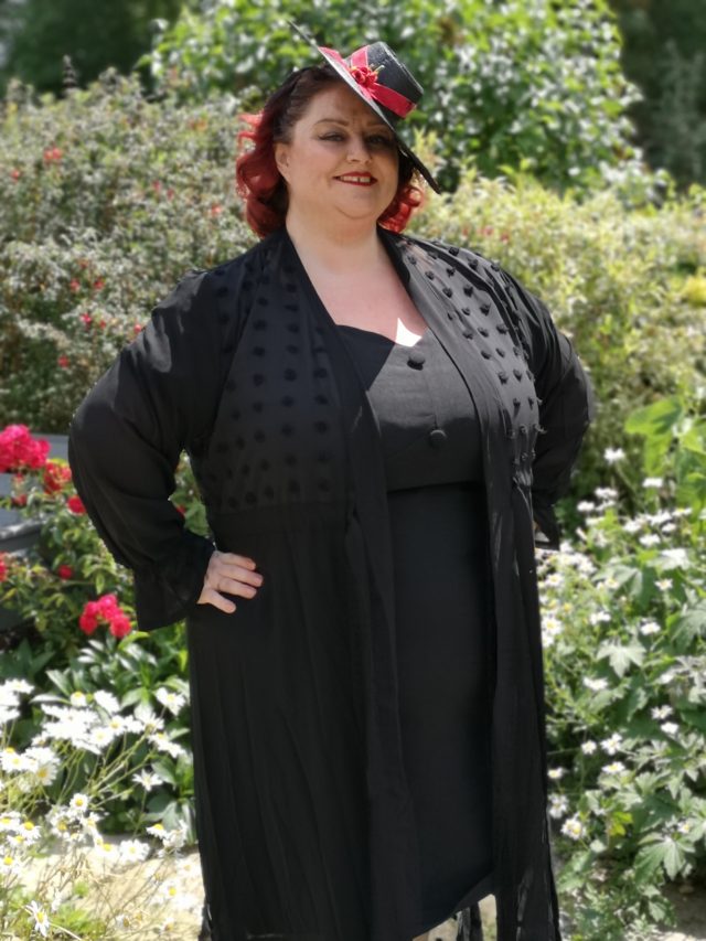 Shein, Shein Clothing, Shein Curve+, Kimono, Embroidered Kimono, Plus Size Kimono, Floral Kimono,Beach Pyjamas, 1930s Style Beach Pyjamas, Cape Sleeve Dress, Floral Dress, Swiss Dot Robe, Overdress, Afterpay, Plus Size Robes, Plus Size Dresses, Plus Size Clothing, Size 26 Style, Plus Size Fashion, Plus Size Fatshion, Plus Size Clothing Reviews, 