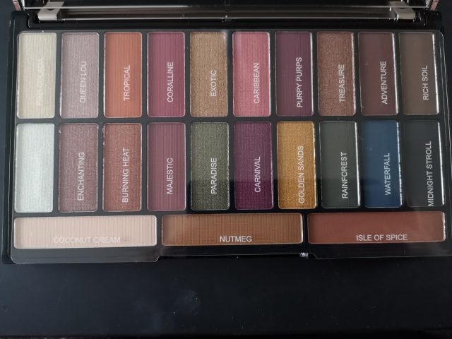 Revolution, Revolution Make-up, Revolution Skin Care, Make Up Revolution, Make Up Reviews, Budget Make Up, Budget Skin Care, Budget Make Up Reviews, Eyeshadow Reviews, Eyeshadow Palettes, Skin Care Routine, Skin Care on a Budget, Problem Skin, Dry Skin, Plus Size Blogger Reviews