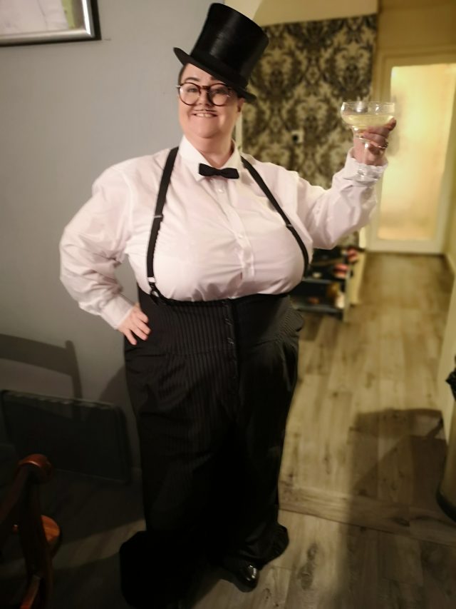 murder mystery party, zoom party, family zoom calls, zooming, murder mystery zoom party, champagne charlie, whodunnit, family birthday party, lockdown birthday, lockdown events, lockdown party, plus size clothing, plus size trousers, unique vintage, plus size style, size 26 style 