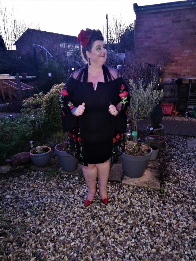 Shein, Shein Clothing, Shein Curve+, Kimono, Embroidered Kimono, Plus Size Kimono, Floral Kimono,Beach Pyjamas, 1930s Style Beach Pyjamas, Cape Sleeve Dress, Floral Dress, Swiss Dot Robe, Overdress, Afterpay, Plus Size Robes, Plus Size Dresses, Plus Size Clothing, Size 26 Style, Plus Size Fashion, Plus Size Fatshion, Plus Size Clothing Reviews, 