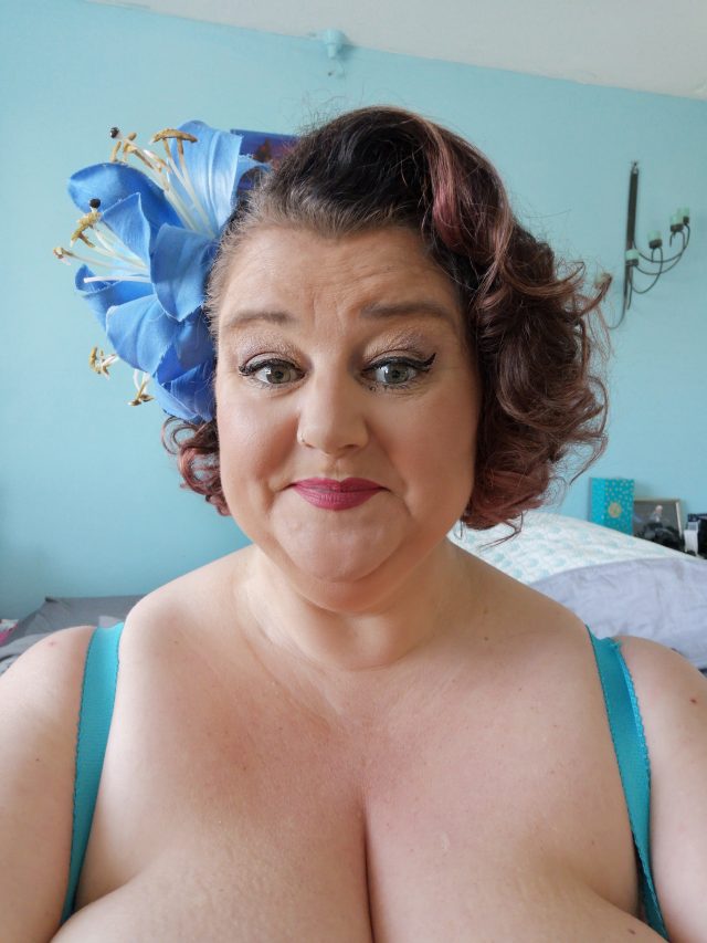 Vintage Hair, Vintage Hair Styling, Vintage Curls, Wet Set, Vintage Brush Out, Victory Rolls, Babylis Curl Secret, Sponge Rollers, Pin Curls, Hair Accessories, Hair Flowers, Hair Snood, Vintage Haircuts, Le Keux, House of Drewvid, Lucie Luella, Pin Up Curl, 