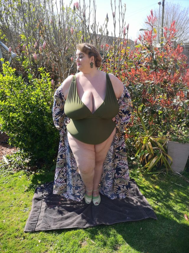 Shein, Shein Gals, Shein Curve, Shein Dress, Plus Size Dresses, Plus Size Clothing, Plus Size Fashion, Plus Size Fashionista, Fatshion, Plus Size Vintage, Vintage Style, Size 24 Style, Size 26 Style, Plus Size Swimwear, Plus Size Bikinis, Plus Size Swimming Costume, Plus Size Kimono, Plus Size Robe