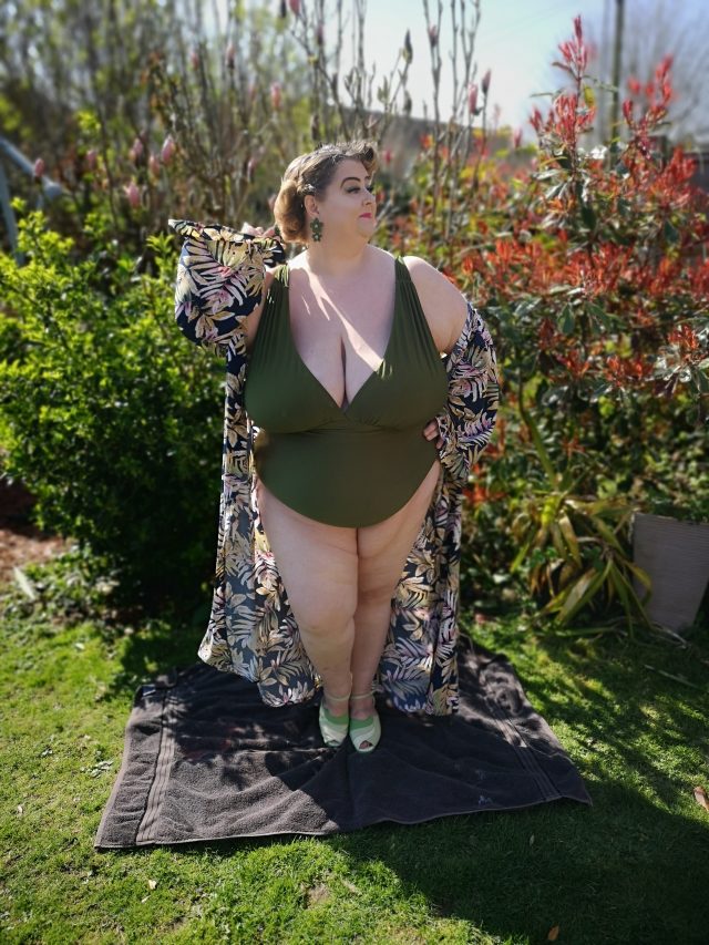 Shein, Shein Gals, Shein Curve, Shein Dress, Plus Size Dresses, Plus Size Clothing, Plus Size Fashion, Plus Size Fashionista, Fatshion, Plus Size Vintage, Vintage Style, Size 24 Style, Size 26 Style, Plus Size Swimwear, Plus Size Bikinis, Plus Size Swimming Costume, Plus Size Kimono, Plus Size Robe