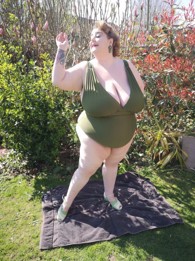 Shein, Shein Gals, Shein Curve, Shein Dress, Plus Size Dresses, Plus Size Clothing, Plus Size Fashion, Plus Size Fashionista, Fatshion, Plus Size Vintage, Vintage Style, Size 24 Style, Size 26 Style, Plus Size Swimwear, Plus Size Bikinis, Plus Size Swimming Costume, Plus Size Kimono, Plus Size Robe