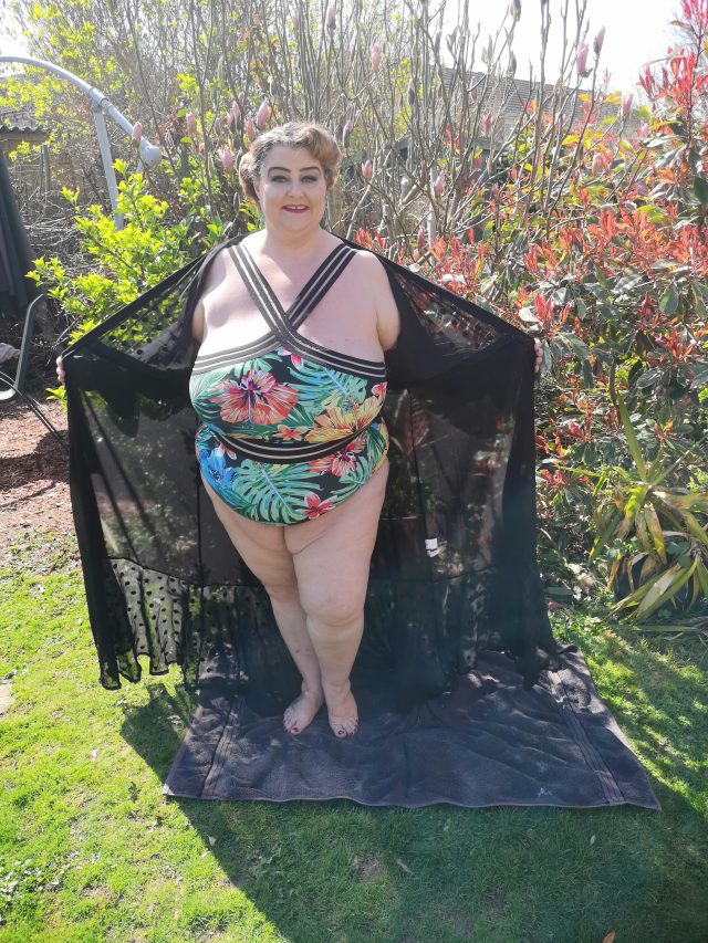 Shein, Shein Gals, Shein Curve, Shein Dress, Plus Size Dresses, Plus Size Clothing, Plus Size Fashion, Plus Size Fashionista, Fatshion, Plus Size Vintage, Vintage Style, Size 24 Style, Size 26 Style, Plus Size Swimwear, Plus Size Bikinis, Plus Size Swimming Costume, Plus Size Kimono, Plus Size Robe