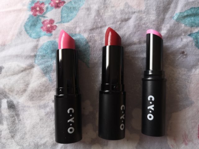 Boots Bundles, Tenner Tuesdays, £10 Tuesdays, CYO makeup C.Y.O Makeup, Boots Makeup, Makeup reviews, Bold and Bright Bundle, Hollywood Glamour Bundle, 