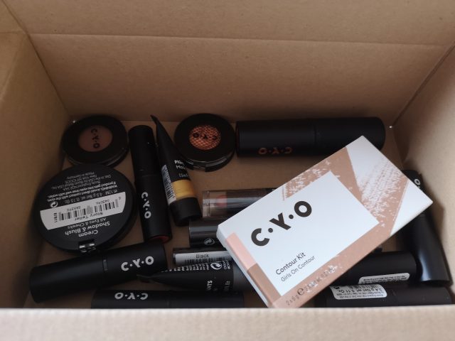 Boots Bundles, Tenner Tuesdays, £10 Tuesdays, CYO makeup C.Y.O Makeup, Boots Makeup, Makeup reviews, Bold and Bright Bundle, Hollywood Glamour Bundle, 