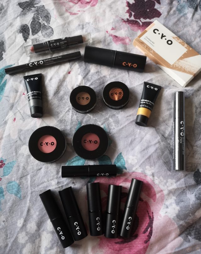 Boots Bundles, Tenner Tuesdays, £10 Tuesdays, CYO makeup C.Y.O Makeup, Boots Makeup, Makeup reviews, Bold and Bright Bundle, Hollywood Glamour Bundle, 