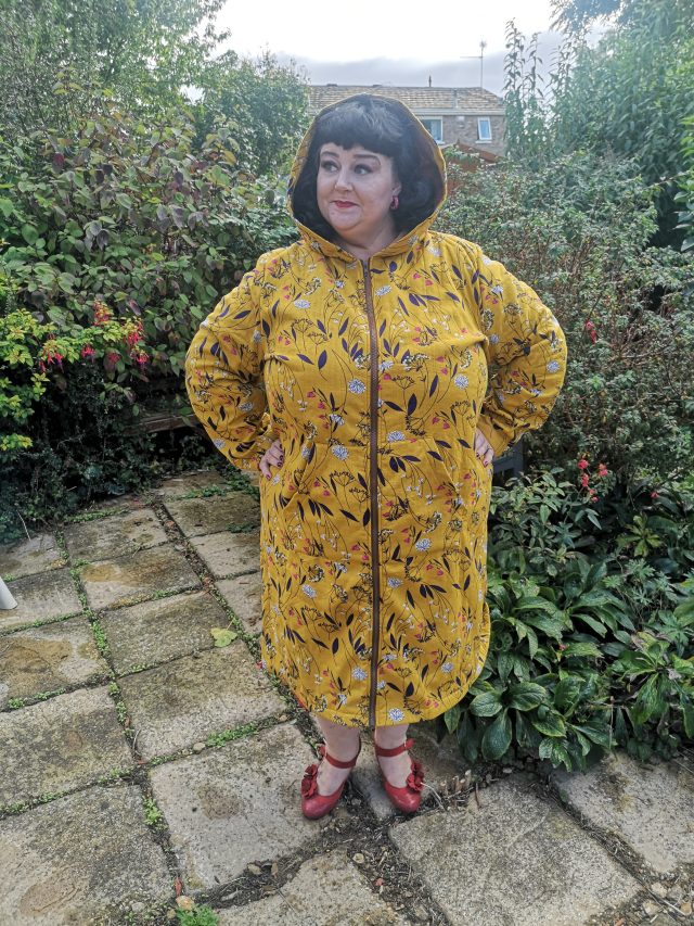 Shein, Shein Clothing, Shein Curve, Shein Gals, Plus Size Clothing, Plus Size Fashion, Plus Size Style, Size 24 Style, Size 26 Style, Plus Size Dress, Plus Size Coat, Dry Robe, Plus Size Jacket, Plus Size FloralsVintage Style, Vintage Fashion, Repro Vintage, Reproduction Vintage,