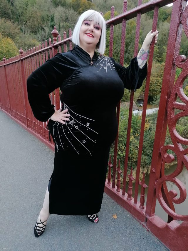 Shein, Shein Gals, Shein Curve, Shein Dress, Shein Gown, Shein Occasionwear, Chinese Style Dress, Chinese Dress, 1930s Dress, 1930s Style, Velvet Dress, Silver Star Dress, Velvet Gown, Velvet Plus Size, Plus Size Dress, Plus Size Gown, Plus Size Clothing, Plus Size Style, Size 24 Style, Plus Size Positive, Body Positivity, Visible Belly, Figure Hugging Dress, Wiggle Dress, Wiggle Gown