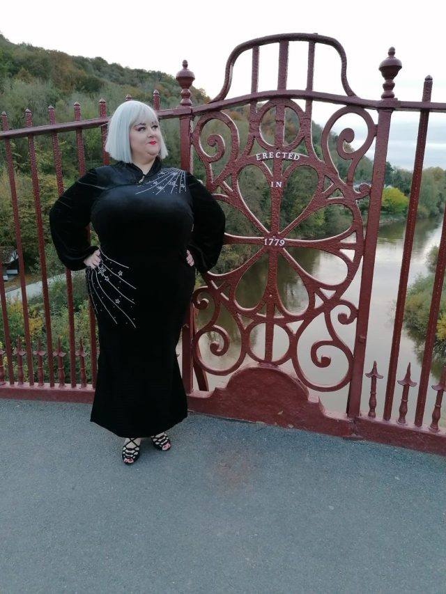 Shein, Shein Gals, Shein Curve, Shein Dress, Shein Gown, Shein Occasionwear, Chinese Style Dress, Chinese Dress, 1930s Dress, 1930s Style, Velvet Dress, Silver Star Dress, Velvet Gown, Velvet Plus Size, Plus Size Dress, Plus Size Gown, Plus Size Clothing, Plus Size Style, Size 24 Style, Plus Size Positive, Body Positivity, Visible Belly, Figure Hugging Dress, Wiggle Dress, Wiggle Gown