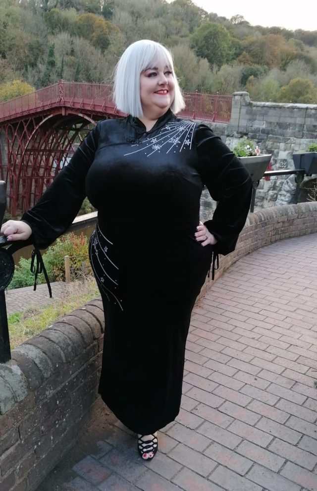 Shein, Shein Gals, Shein Curve, Shein Dress, Shein Gown, Shein Occasionwear, Chinese Style Dress, Chinese Dress, 1930s Dress, 1930s Style, Velvet Dress, Silver Star Dress, Velvet Gown, Velvet Plus Size, Plus Size Dress, Plus Size Gown, Plus Size Clothing, Plus Size Style, Size 24 Style, Plus Size Positive, Body Positivity, Visible Belly, Figure Hugging Dress, Wiggle Dress, Wiggle Gown