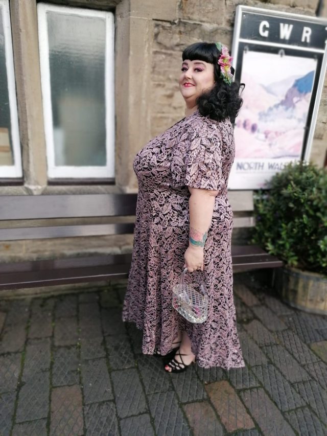 Taking Shape, Taking Shape UK, Plus Size Clothing, Plus Size Outfits, Plus Size Dresses, Plus Size Occasionwear, Plus Size Formal Wear. Plus Size Elegance, Size 24 Style, Severn Valley Railway, Vintage Style, Vintage Clothing, Plus Size Positive, Body Positive,