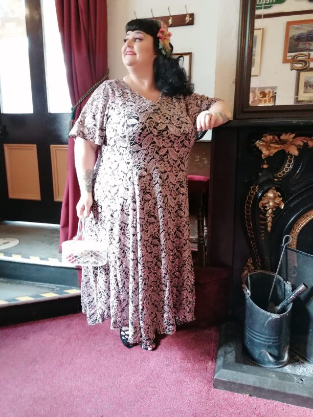 Taking Shape, Taking Shape UK, Plus Size Clothing, Plus Size Outfits, Plus Size Dresses, Plus Size Occasionwear, Plus Size Formal Wear. Plus Size Elegance, Size 24 Style, Severn Valley Railway, Vintage Style, Vintage Clothing, Plus Size Positive, Body Positive,